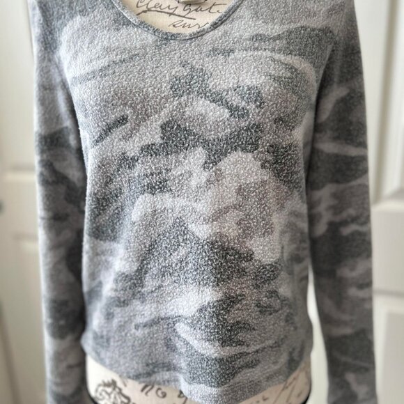 Cropped Fuzzy Army Grey & Green Camouflage Long-Sleeve Top & a top Strappy Back - Picture 6 of 6